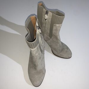 Vionic Kaylee Knit Boots Womens 9 Grey Suede Weather Resistant Block Heel Shoes